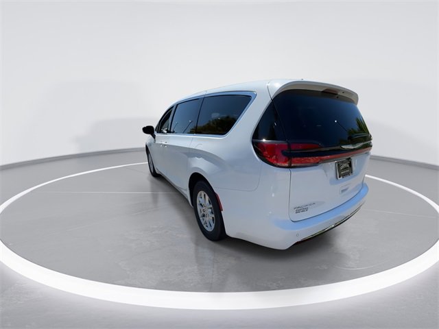 New 2026 Chrysler Pacifica Select image 6