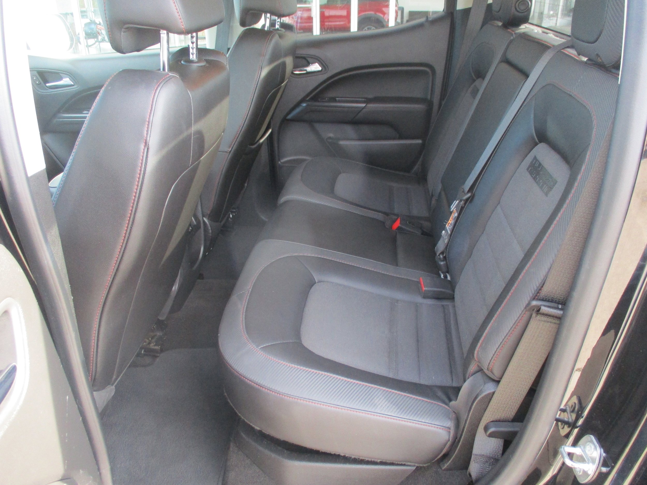 Used 2015 GMC Canyon SLE AWD/4WD image 5