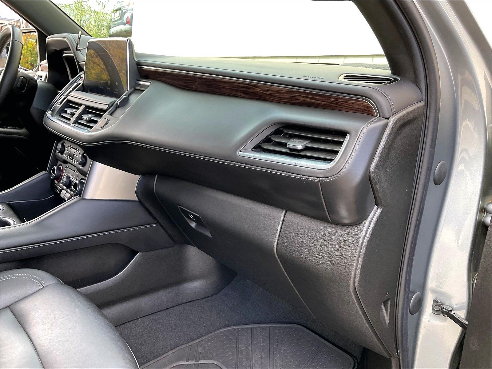 Used 2023 Chevrolet Tahoe Z71 w/ Z71 Off-Road Package AWD/4WD image 15