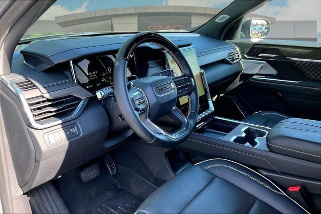 Certified 2025 GMC Acadia Denali w/ Super Cruise Package AWD/4WD image 13