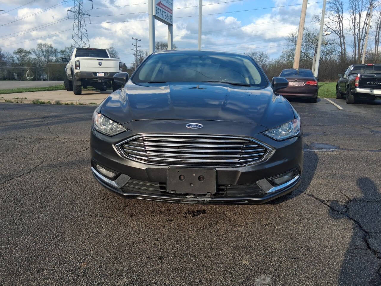 Used 2018 Ford Fusion SE w/ Equipment Group 201A FWD image 2