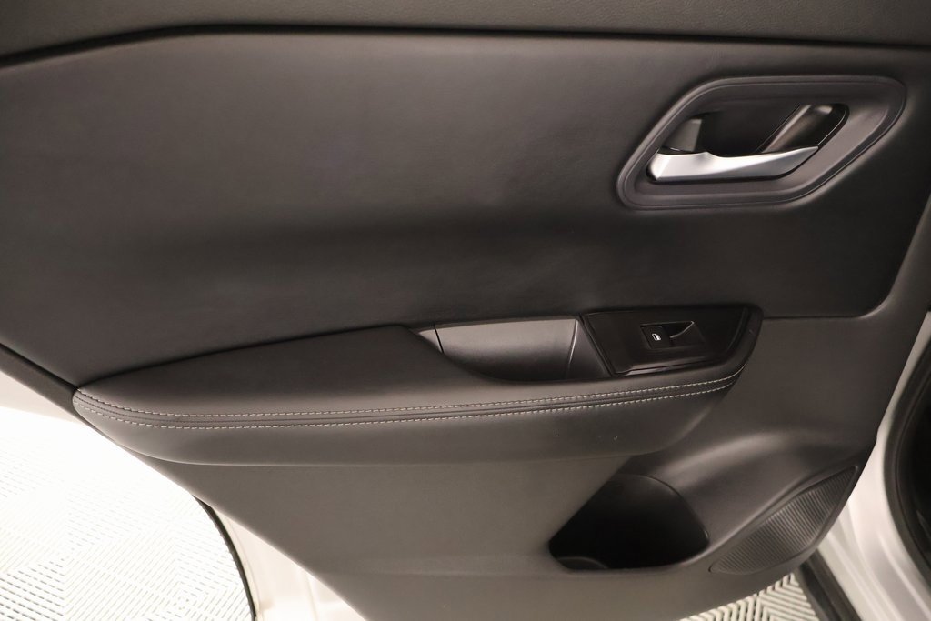 Used 2024 Nissan Rogue SV image 15