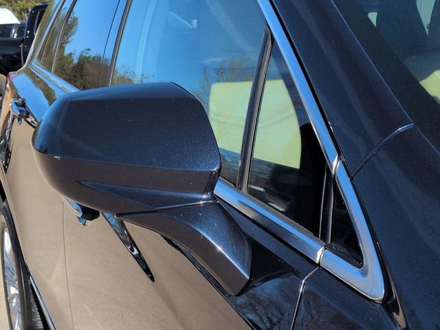 Used 2017 Cadillac XT5 Base w/ LPO, Wheel Lock Package image 11