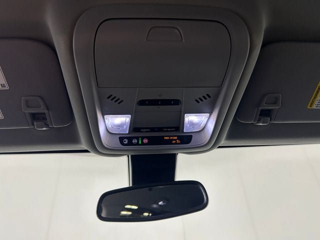 Used 2020 Chevrolet Equinox Premier FWD image 24