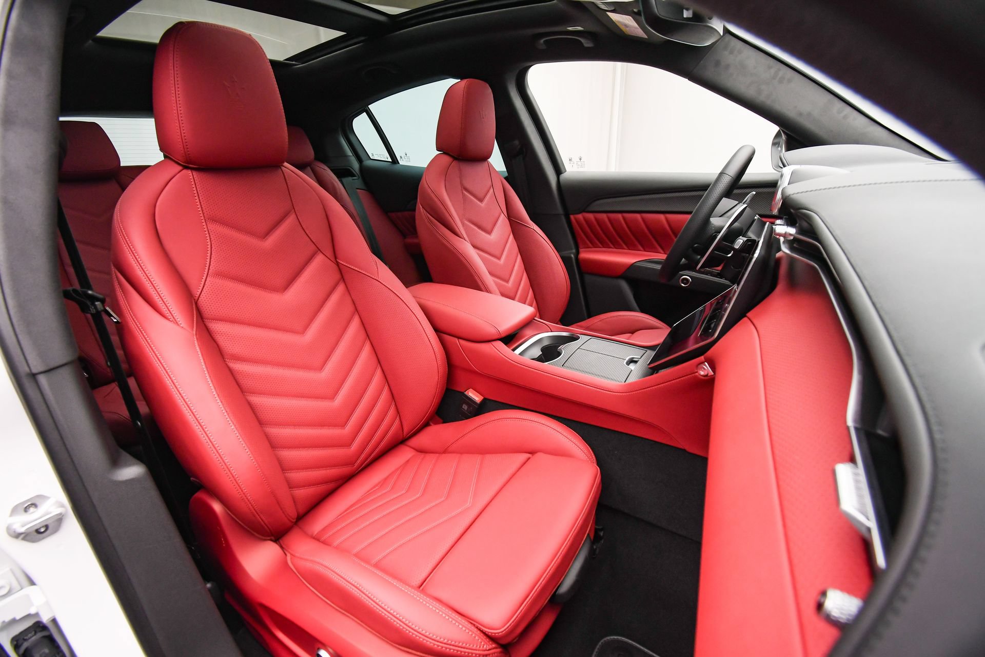 Used 2025 Maserati Grecale Modena AWD/4WD image 16