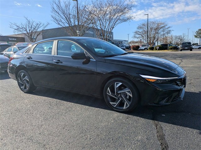 Certified 2025 Hyundai Elantra SEL image 2