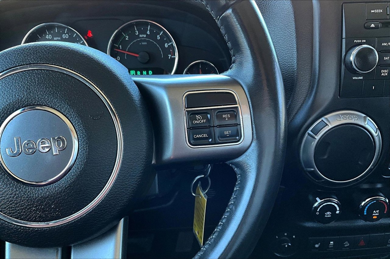 Used 2018 Jeep Wrangler Unlimited Sahara image 14