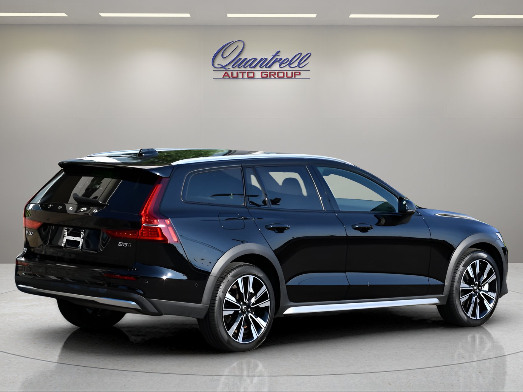 Certified 2025 Volvo V60 B5 Cross Country Ultra AWD/4WD image 4