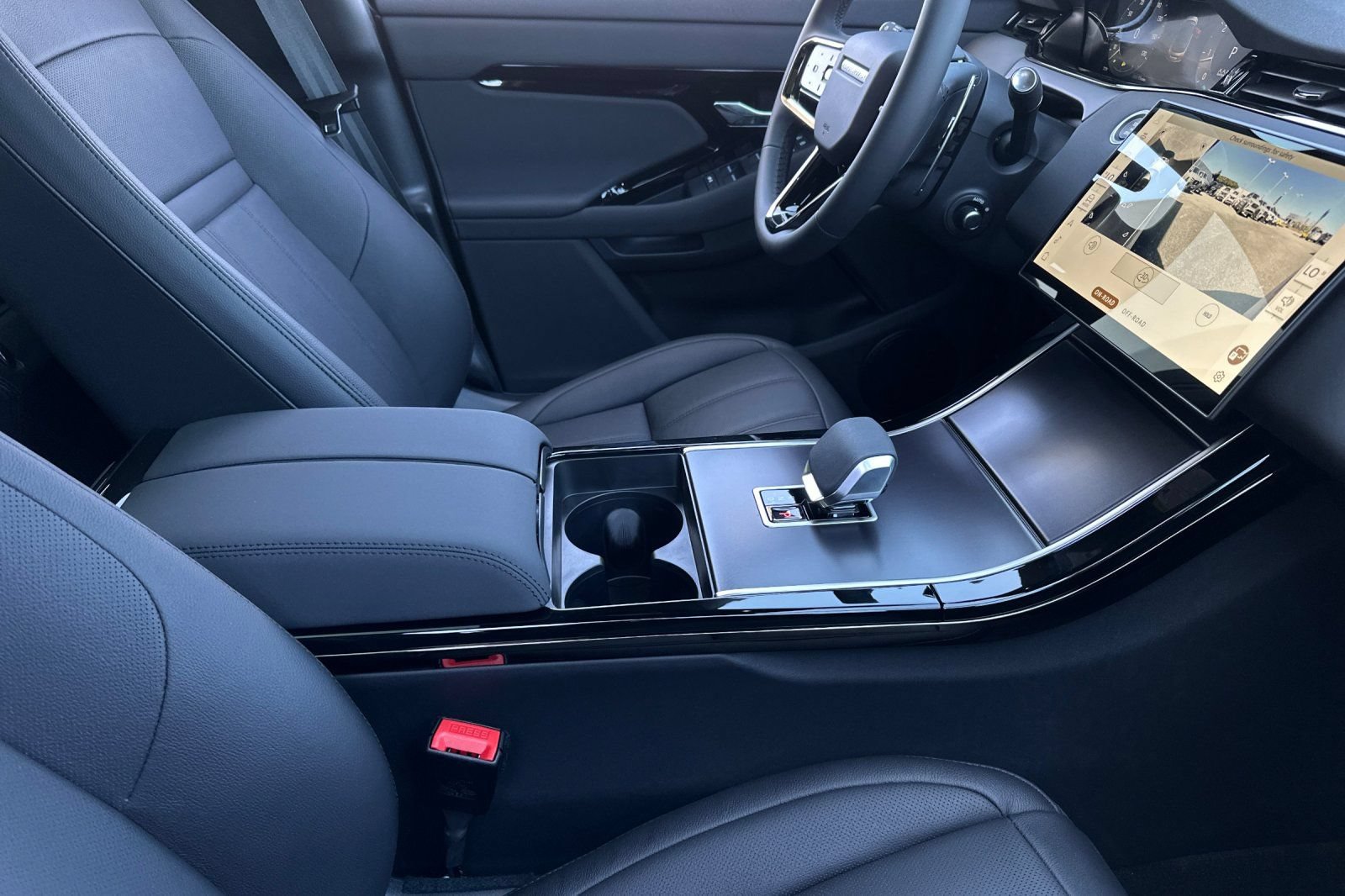 New 2026 Land Rover Range Rover Evoque Dynamic SE AWD/4WD image 16
