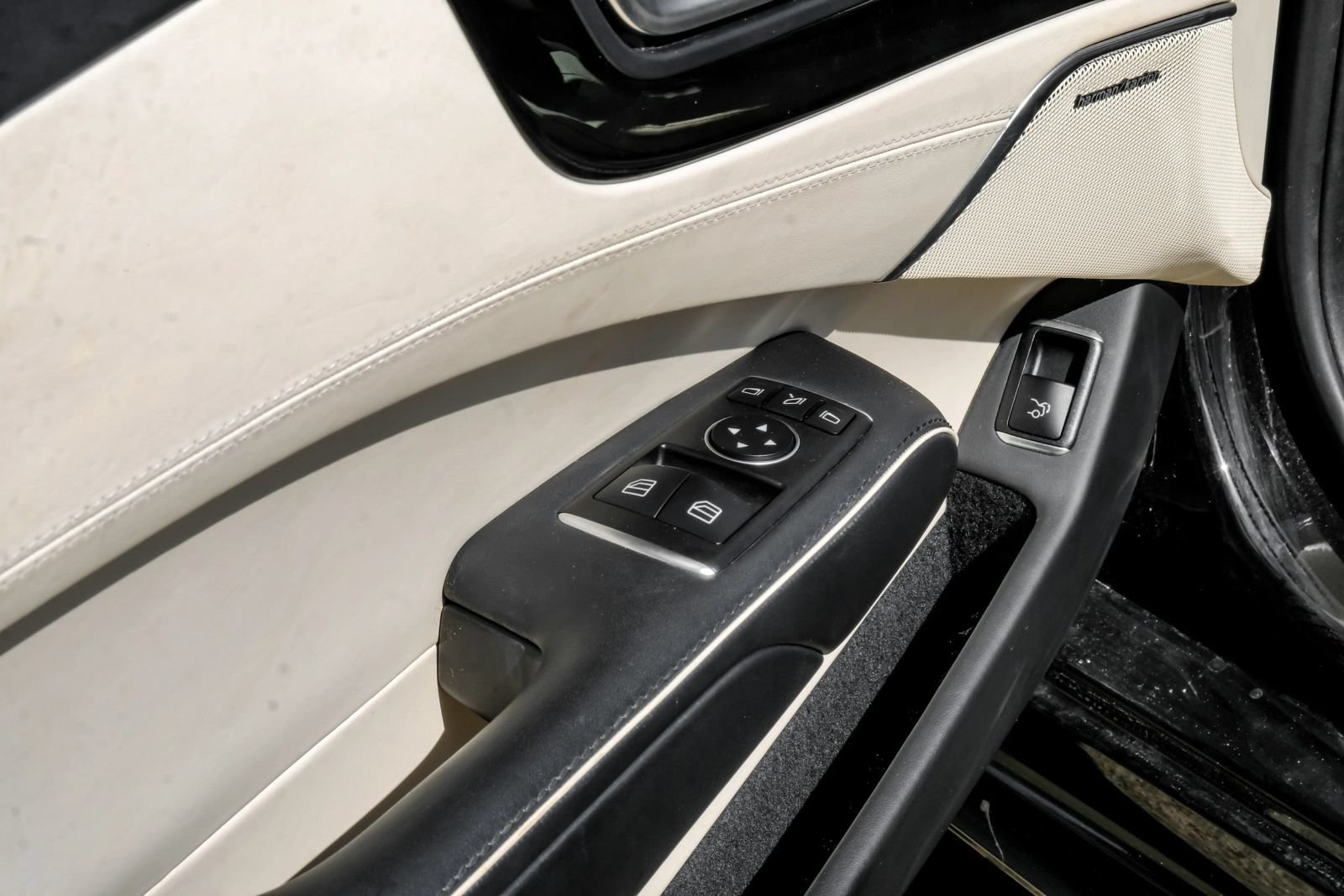 Used 2020 Mercedes-Benz SL 550 image 46