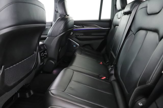 Used 2022 Jeep Grand Cherokee Overland AWD/4WD image 30