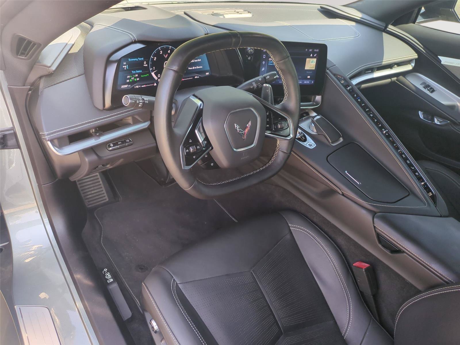 Used 2024 Chevrolet Corvette Stingray Preferred Cpe w/ Z51 Performance Package RWD image 3