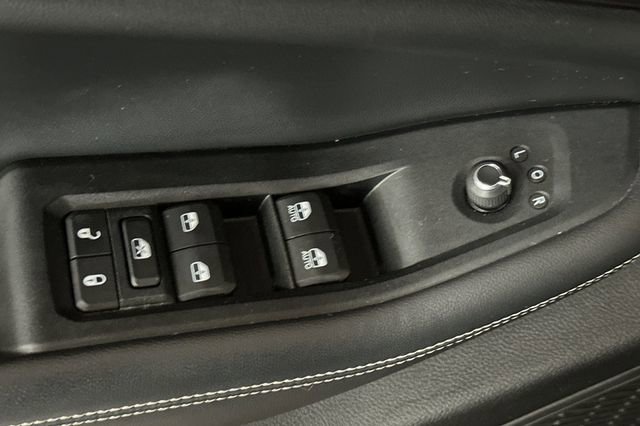 Used 2023 Jeep Grand Cherokee Altitude AWD/4WD image 13