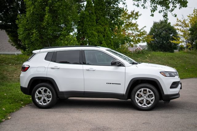 Used 2024 Jeep Compass Latitude AWD/4WD image 4