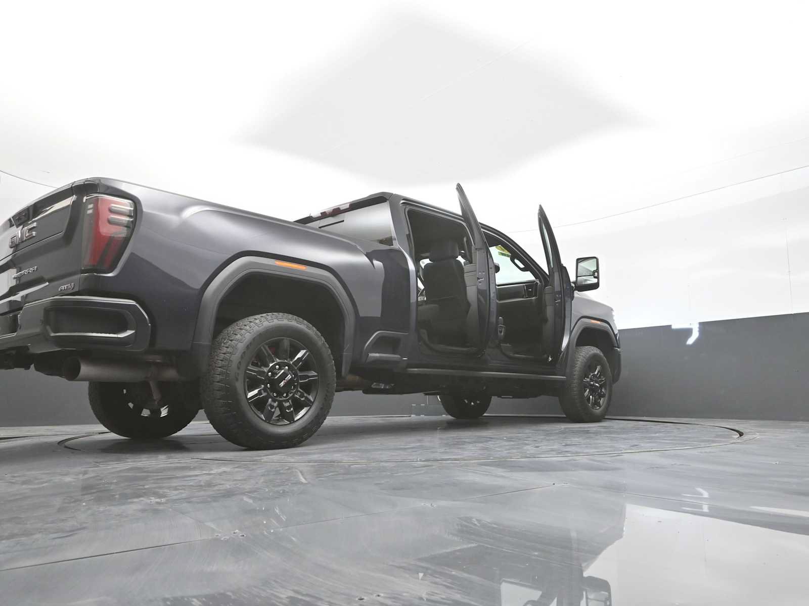Used 2024 GMC Sierra 2500 AT4 w/ AT4 Premium Plus Package AWD/4WD image 48