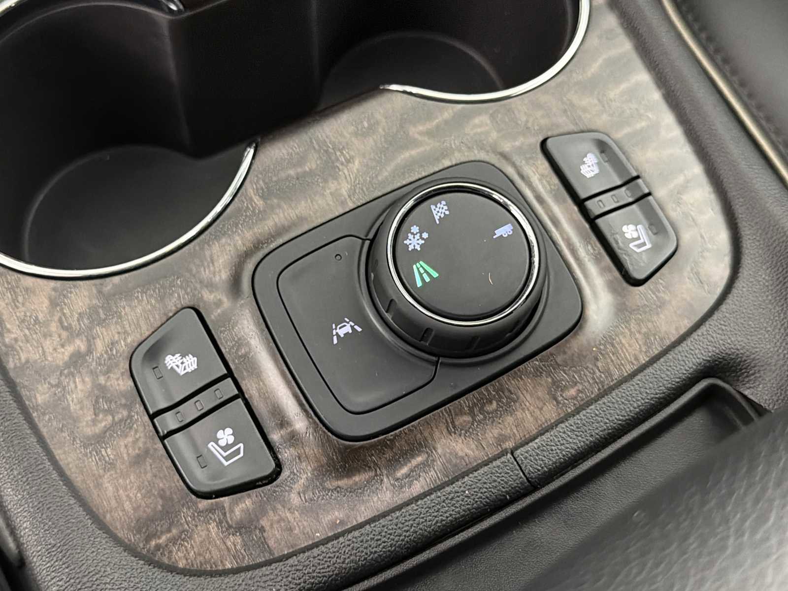 Certified 2022 GMC Acadia Denali w/ Denali Ultimate Package image 41