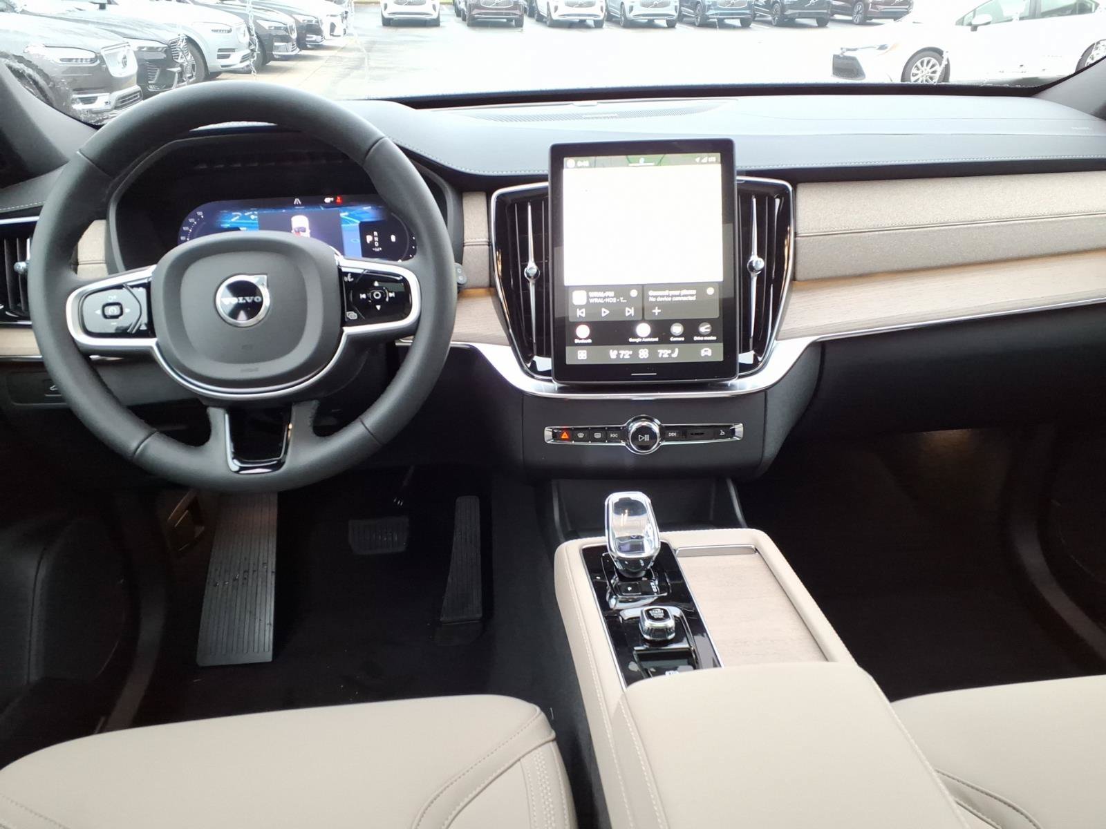 New 2026 Volvo XC90 B6 Plus w/ Protection Package Premier AWD/4WD image 13