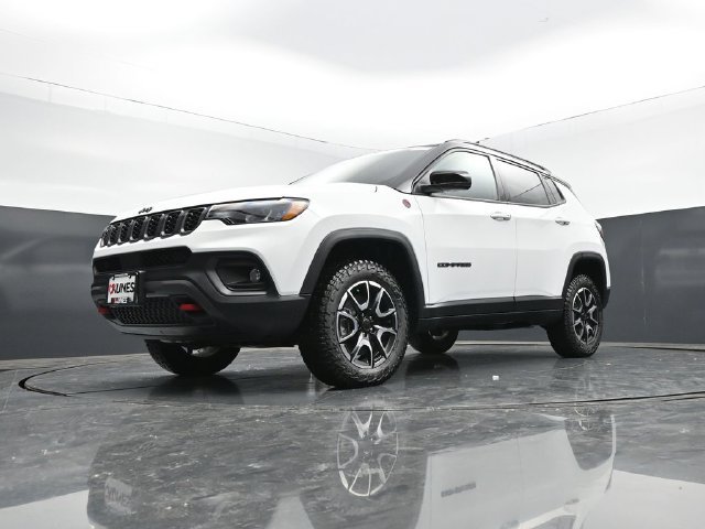 New 2026 Jeep Compass Trailhawk w/ Sun, Sound & Navigation Group AWD/4WD image 56