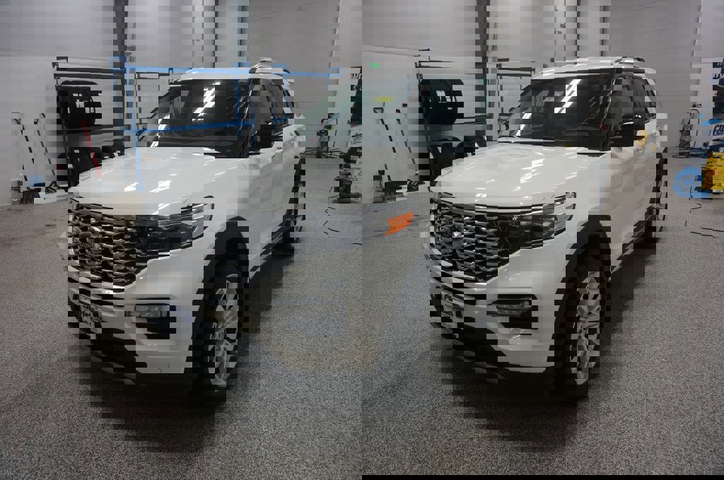 Used 2023 Ford Explorer Platinum w/ Technology Package image 3