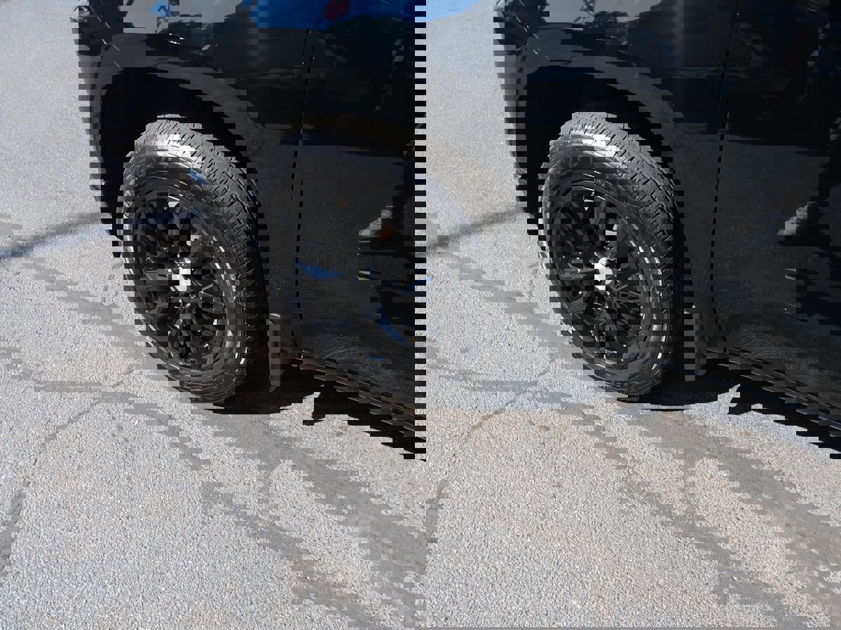 Used 2020 Chevrolet Silverado 1500 Custom w/ Custom Value Package image 31