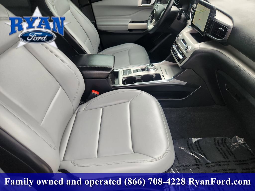 Used 2021 Ford Explorer XLT w/ Equipment Group 202A image 10