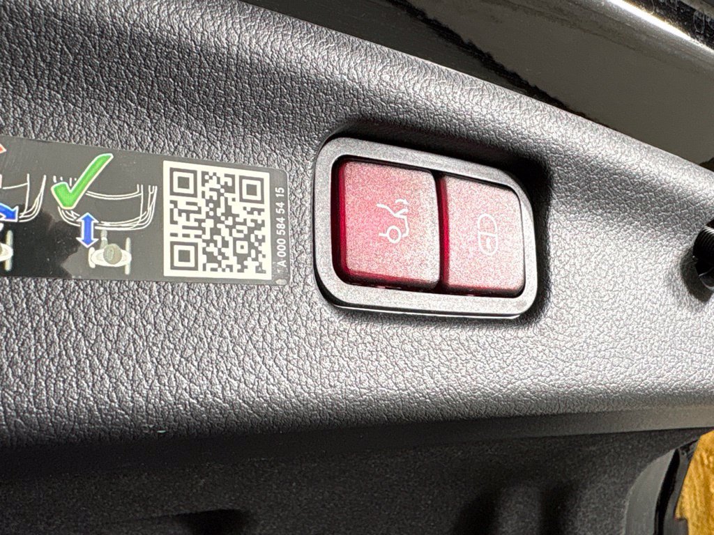Used 2025 Mercedes-Benz C 300 4MATIC Sedan image 23