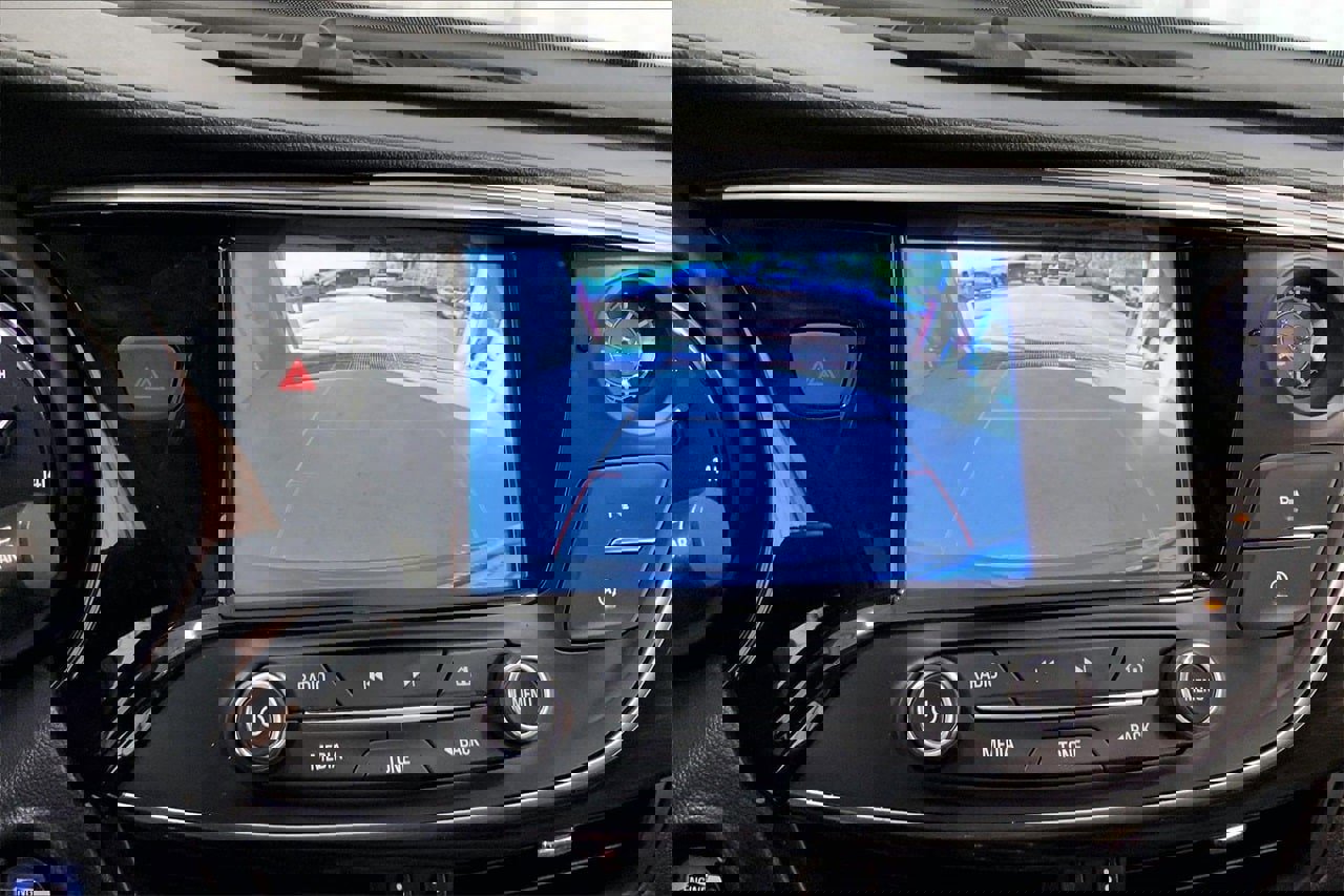 Used 2020 Buick Envision Essence w/ Experience Buick Package image 24