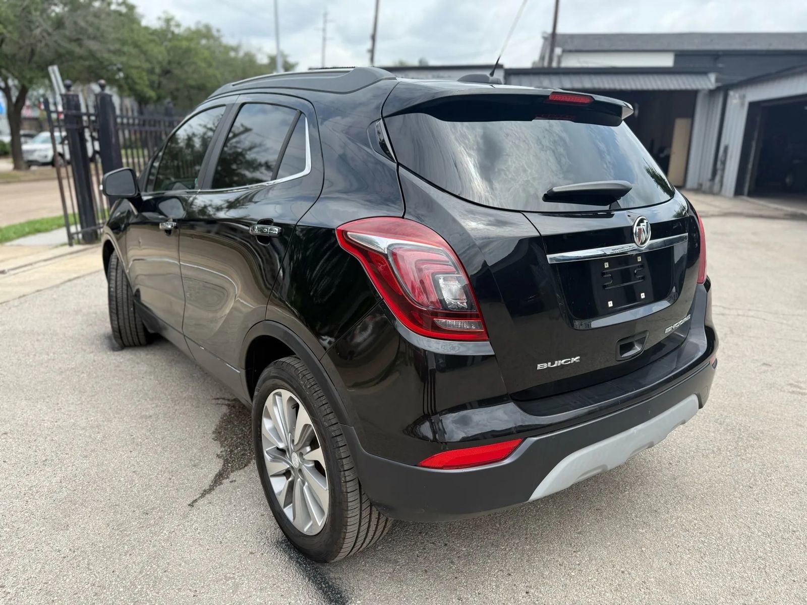 Used 2018 Buick Encore Preferred image 27