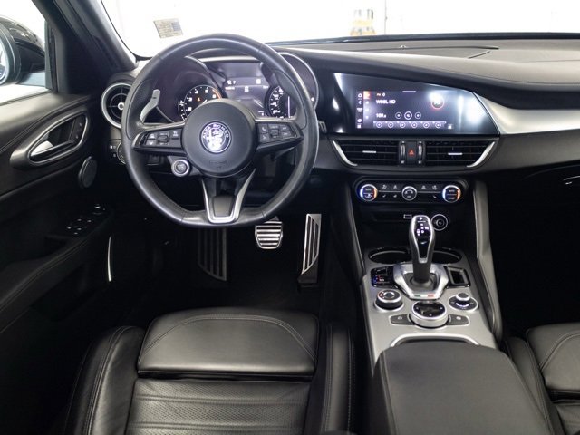 Used 2022 Alfa Romeo Giulia Veloce image 11
