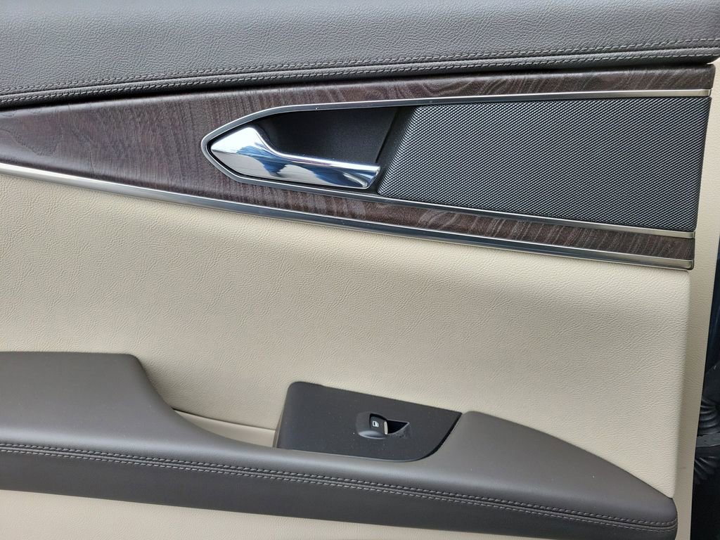 Certified 2019 Lincoln Nautilus Select image 14