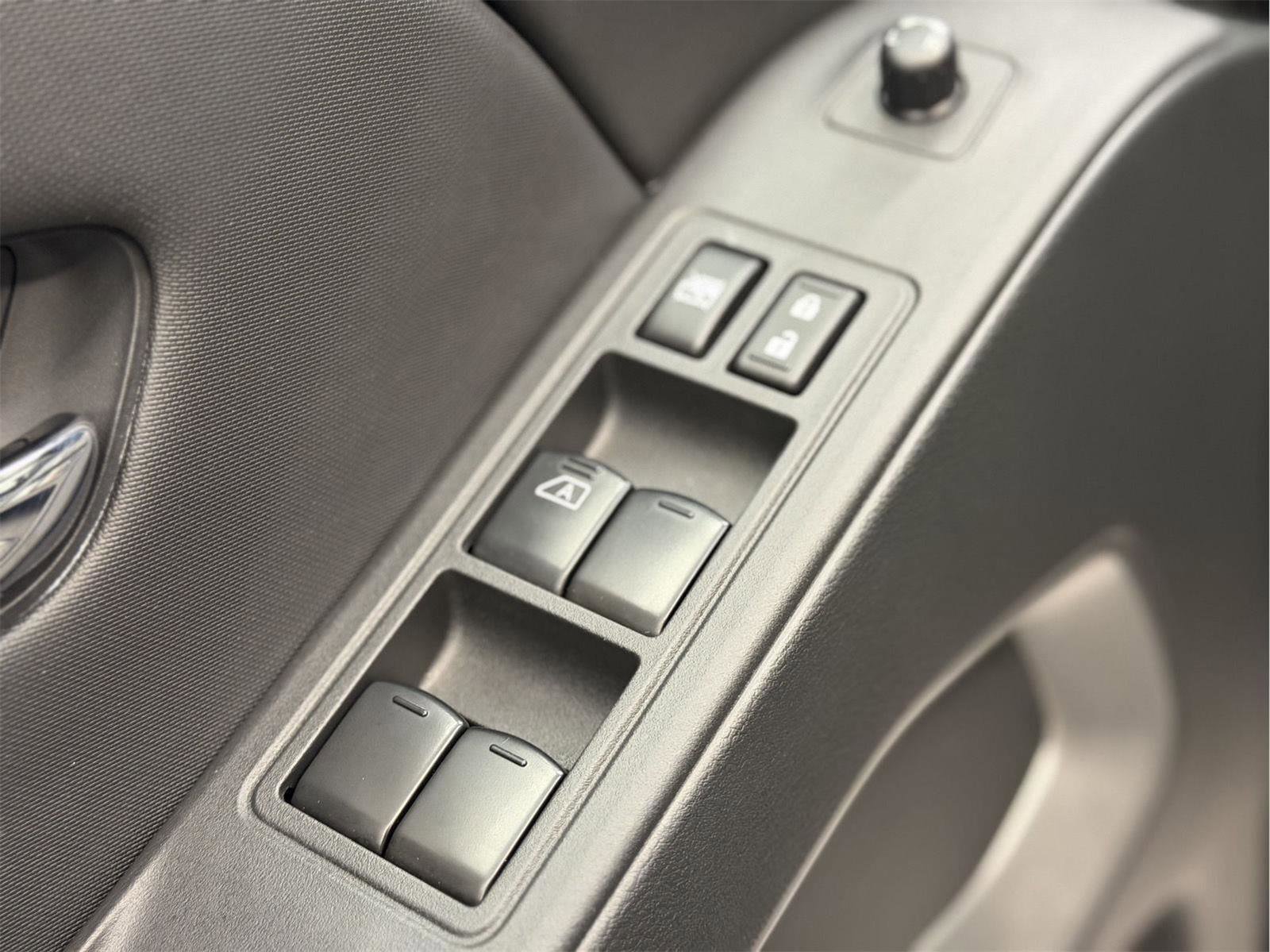 Used 2024 Nissan Frontier SV w/ SV Convenience Package image 40