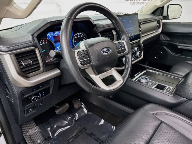 Used 2024 Ford Expedition XLT RWD image 9