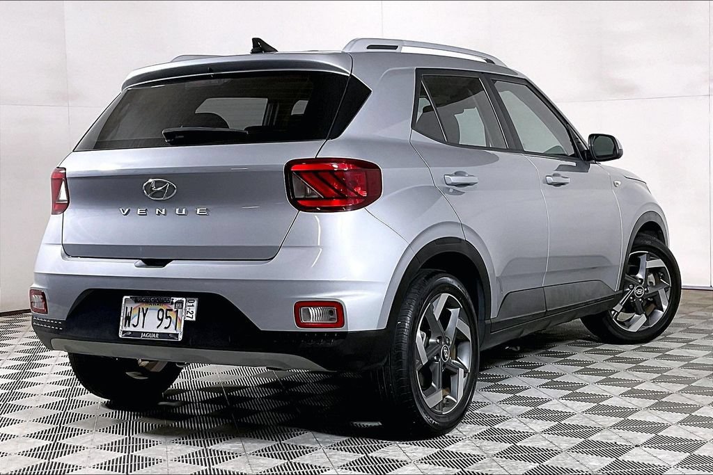 Used 2022 Hyundai Venue SEL FWD image 10