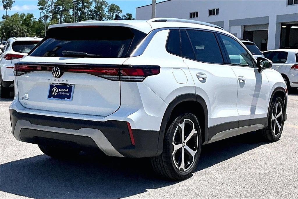 Certified 2026 Volkswagen Tiguan SE w/ Panoramic Sunroof Package FWD image 5