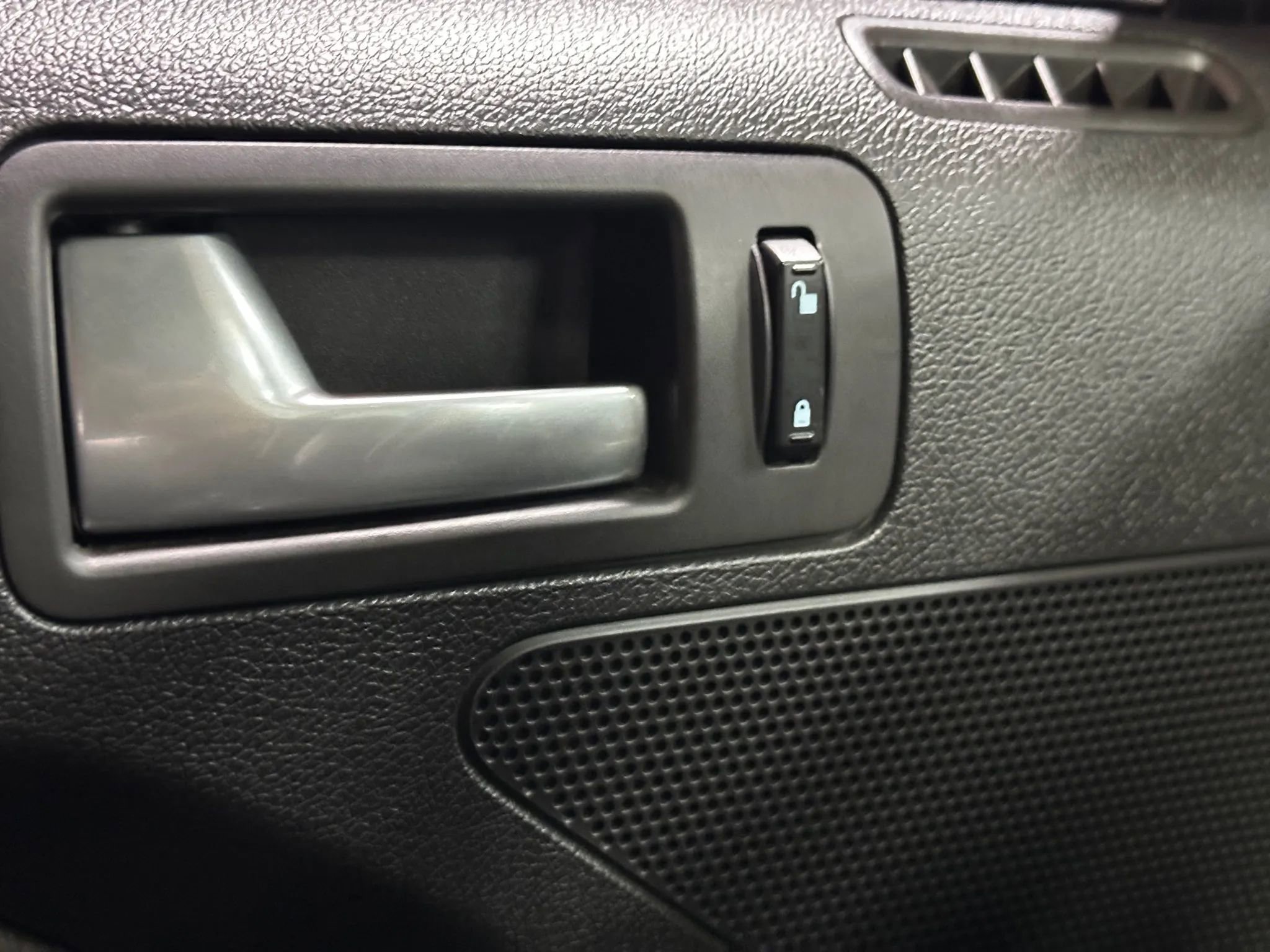 Used 2011 Ford Mustang Shelby GT500 w/ SVT Performance Pkg image 25