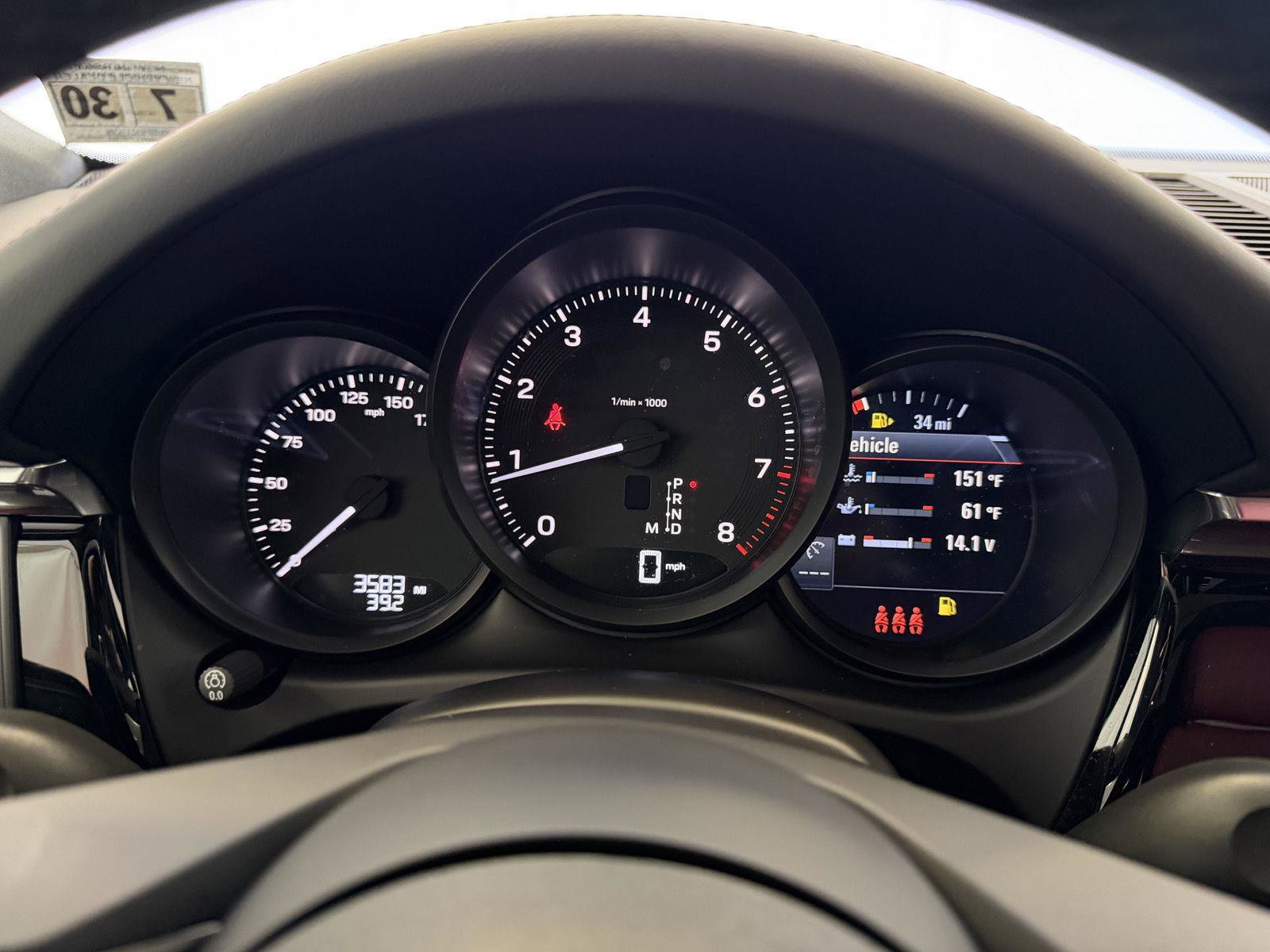 Used 2025 Porsche Macan image 21