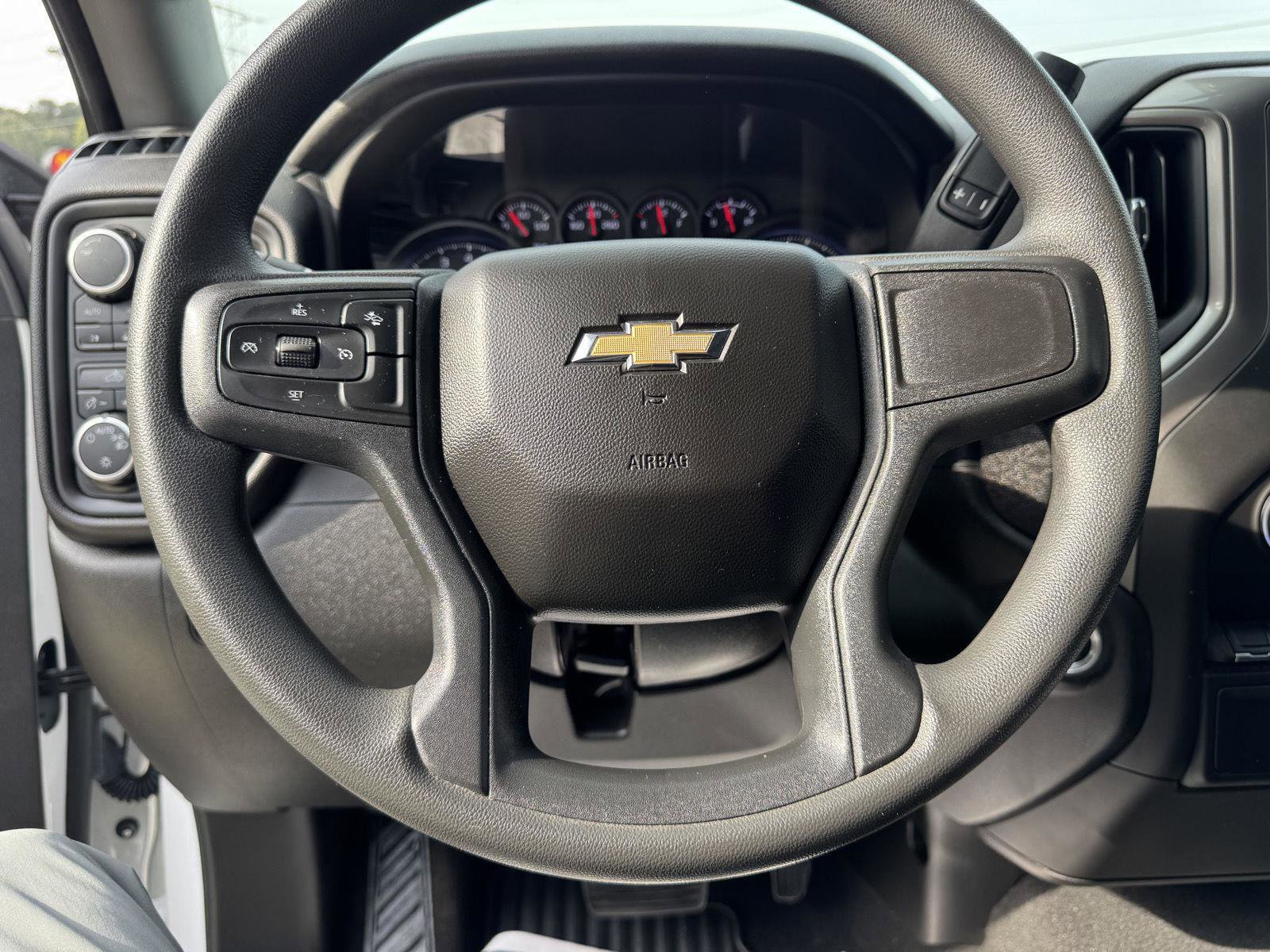 Used 2023 Chevrolet Silverado 1500 Custom image 3