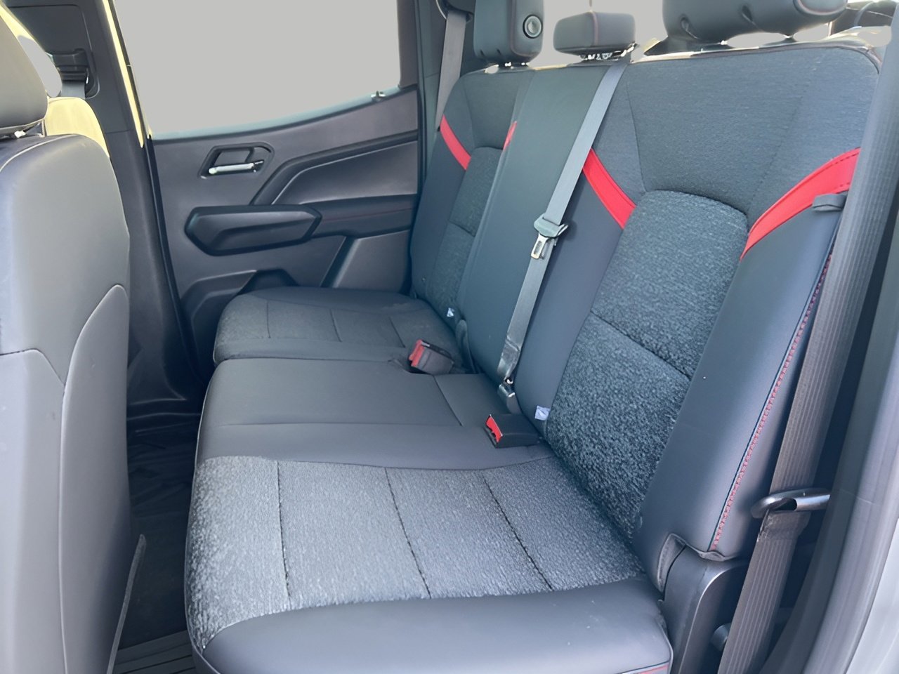 Used 2024 Chevrolet Colorado Z71 w/ Z71 Convenience Package 2 image 32