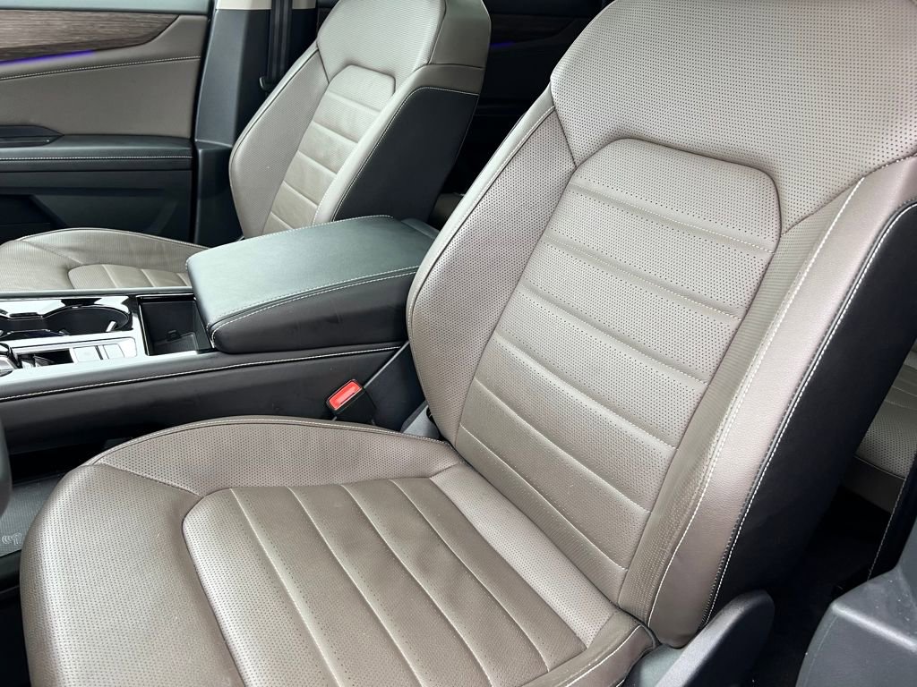 Used 2025 Volkswagen Atlas SEL image 11