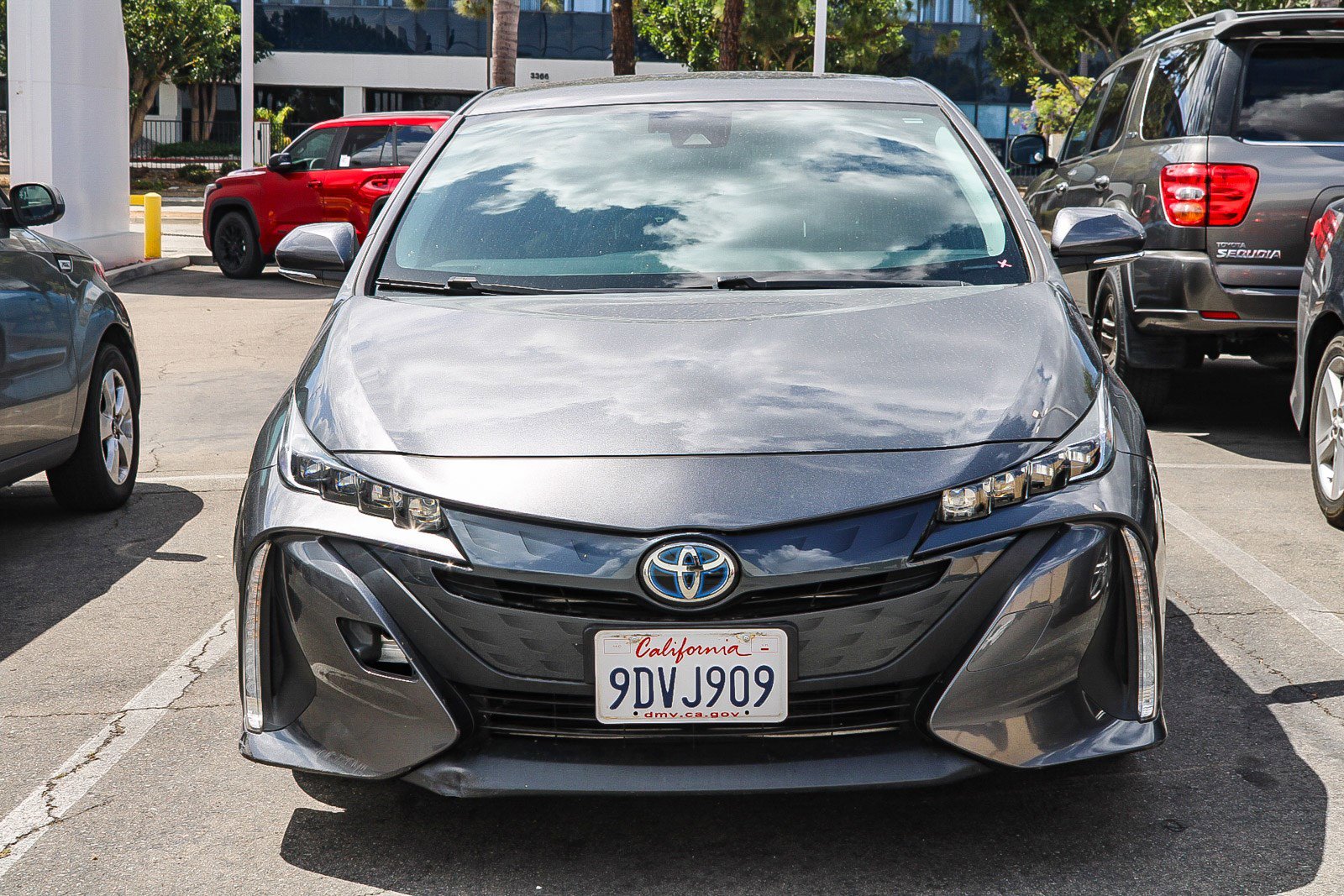 Used 2022 Toyota Prius Prime XLE FWD image 2