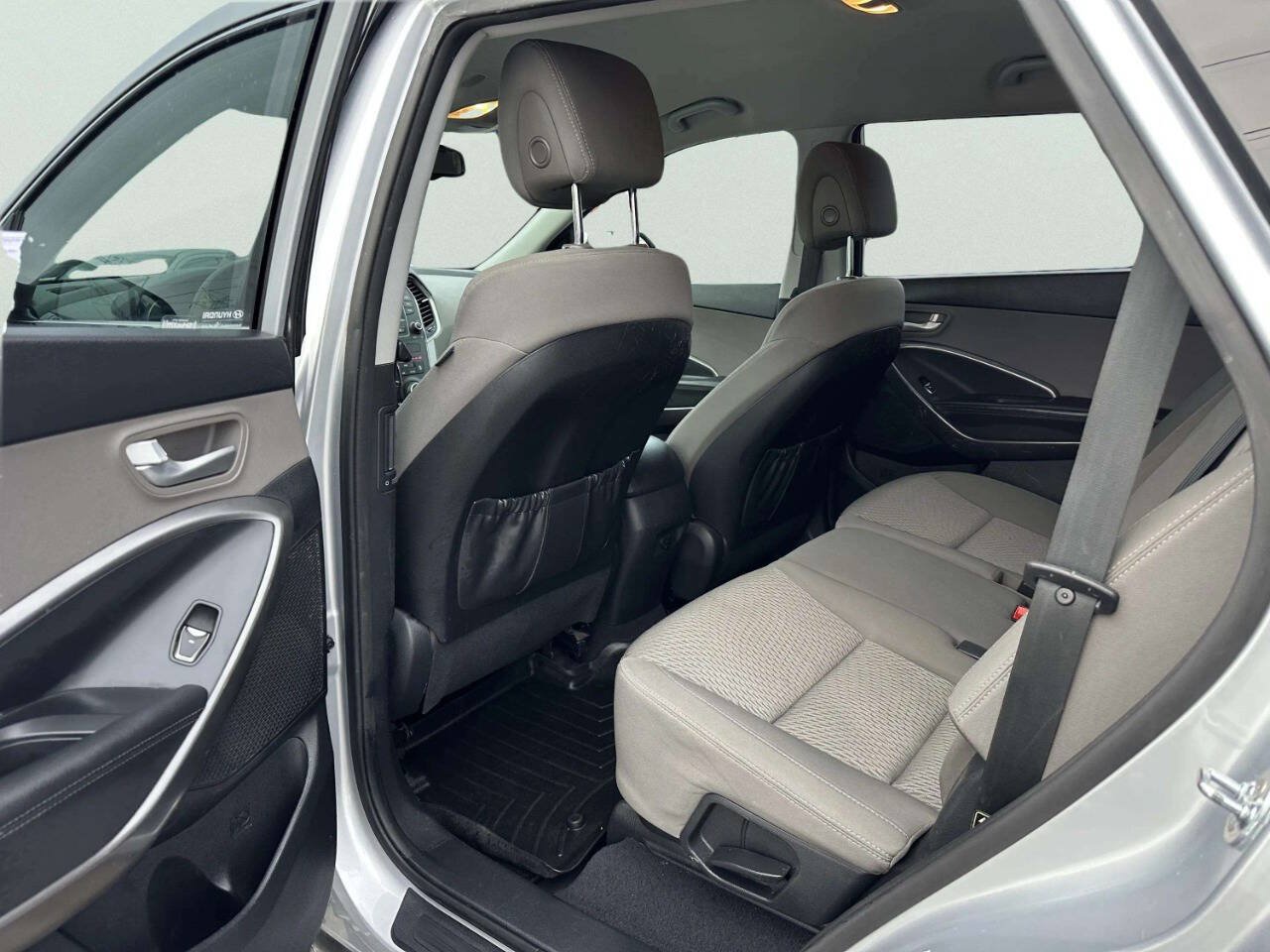 Used 2016 Hyundai Santa Fe SE AWD/4WD image 17