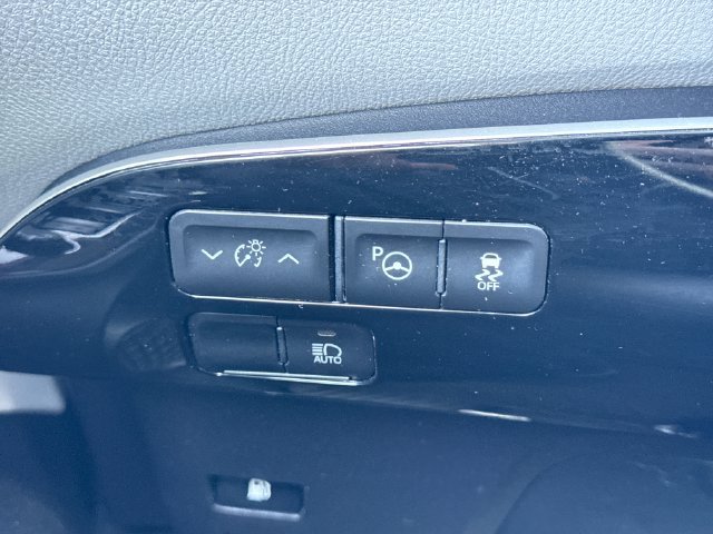 Used 2019 Toyota Prius LE FWD image 32