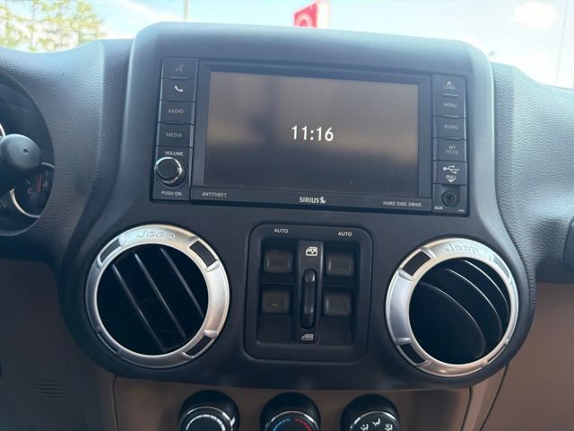 Used 2016 Jeep Wrangler Unlimited Sahara w/ Connectivity Group AWD/4WD image 24
