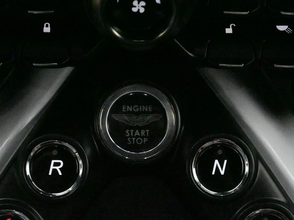 Used 2019 Aston Martin V8 Vantage Coupe image 26