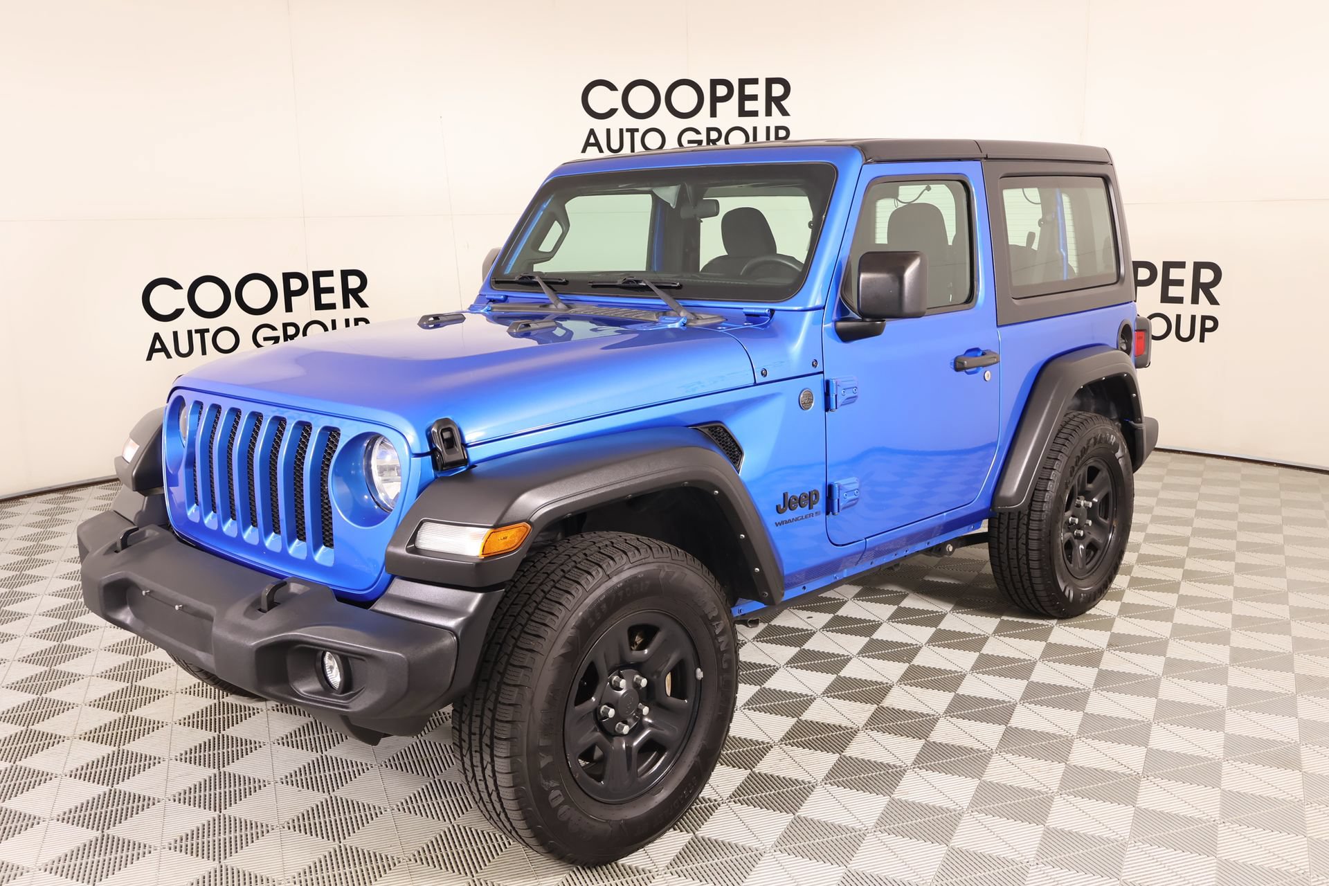 Used 2023 Jeep Wrangler Sport AWD/4WD image 9