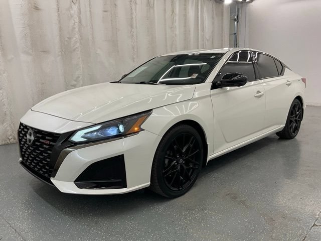 Used 2023 Nissan Altima 2.0 SR FWD image 4