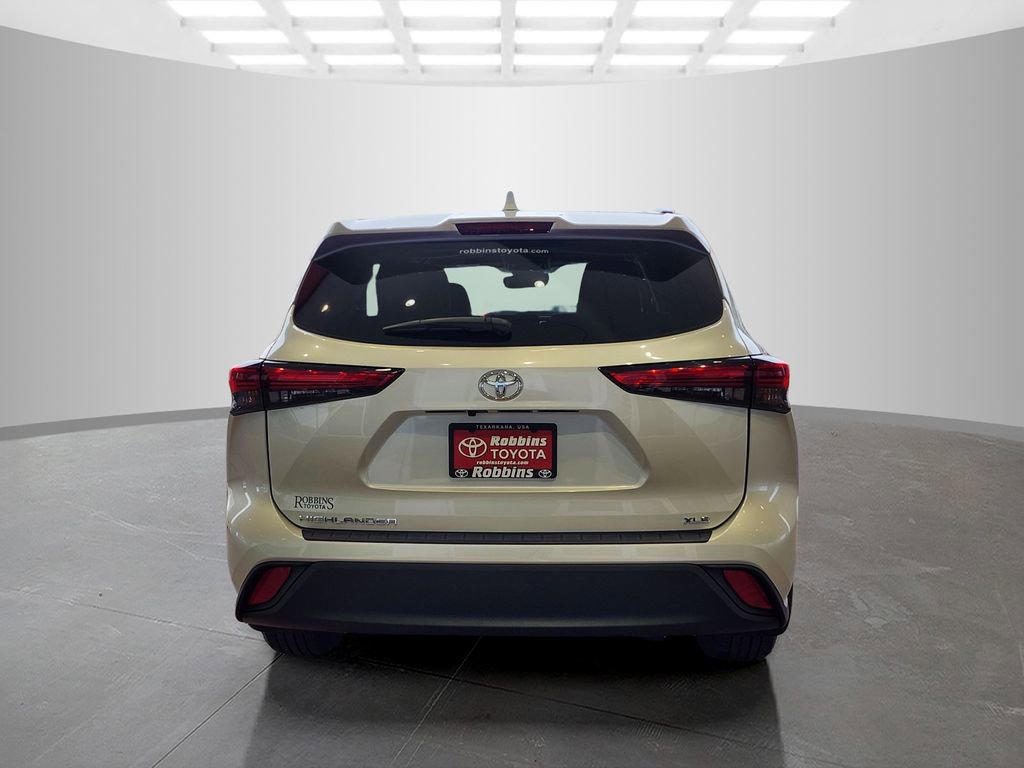 Used 2023 Toyota Highlander XLE image 6