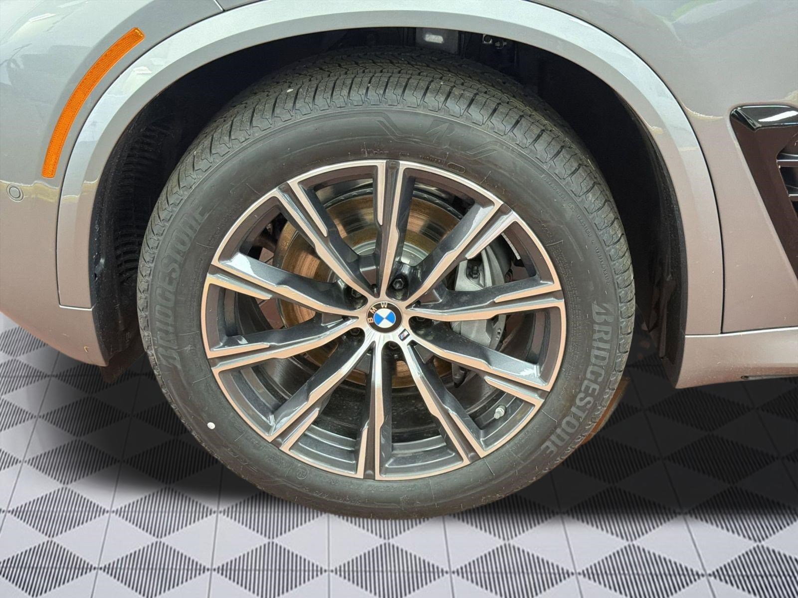 Used 2026 BMW X5 xDrive40i w/ M Sport Package AWD/4WD image 12