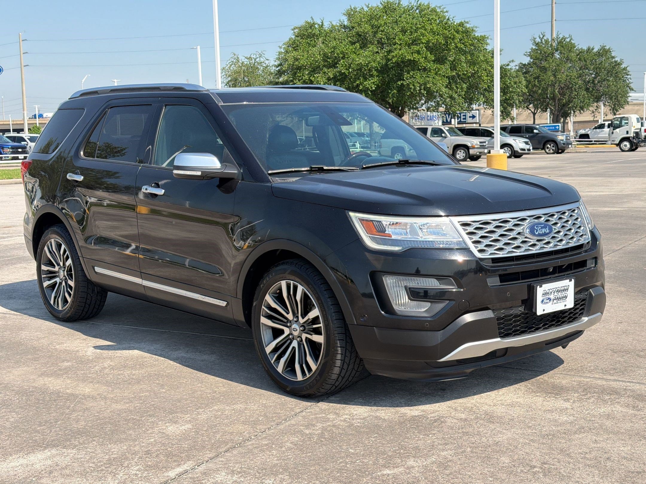 Used 2017 Ford Explorer Platinum AWD/4WD image 7