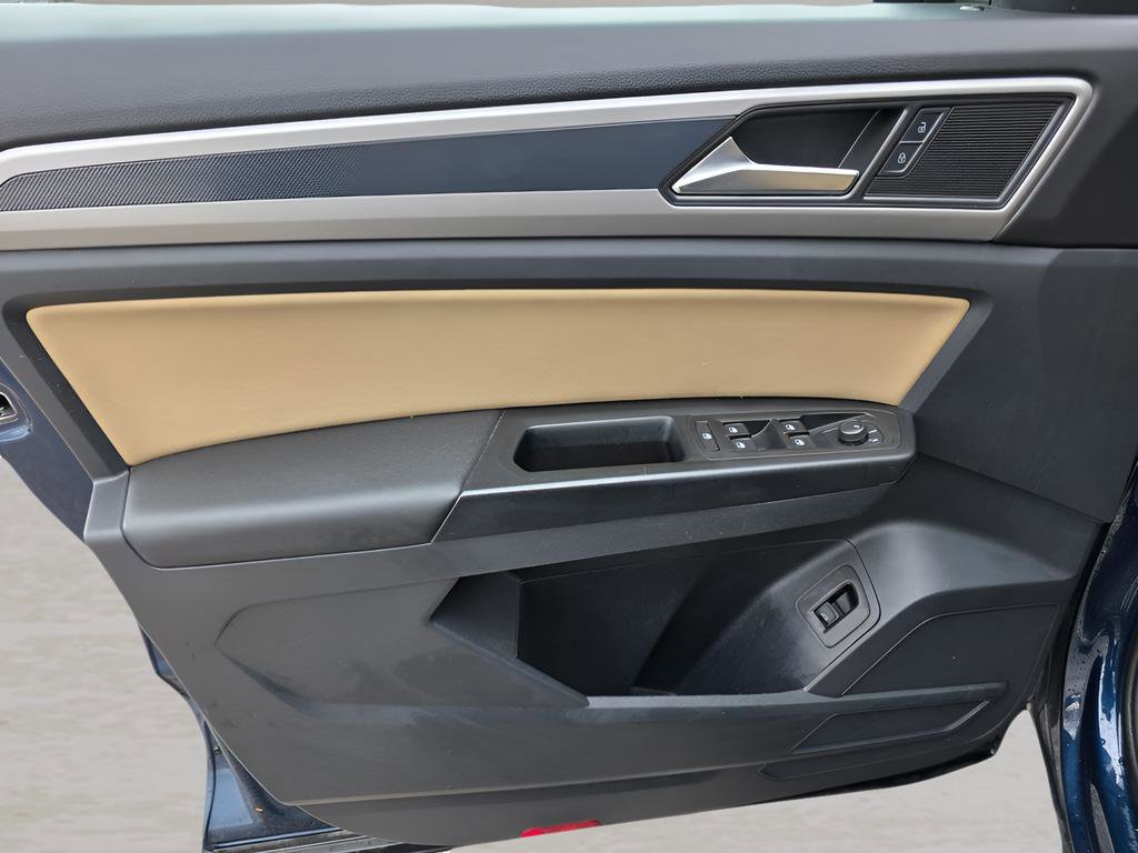 Used 2020 Volkswagen Atlas Cross Sport SE w/ Panoramic Sunroof Package image 17